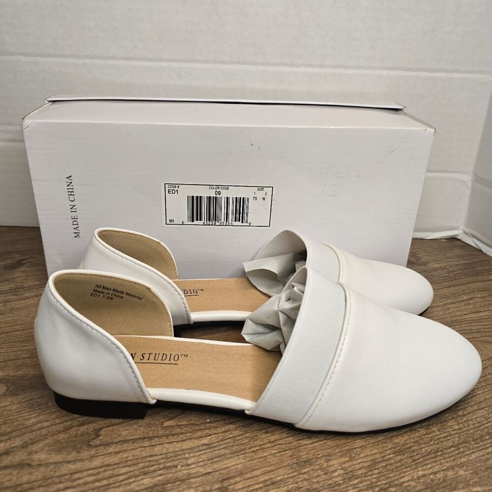 Salon Studio white slip-on D'Orsay flats featuring a pointed toe 7.5W New w Box